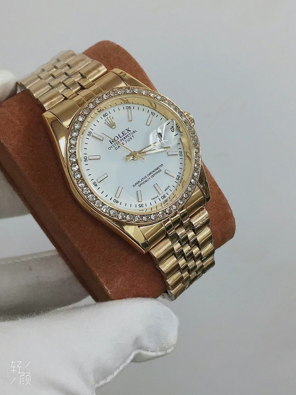 ブランド時計背面デザイン